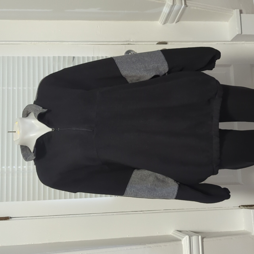American Outpost Men's Black and Gray Pullover Size L